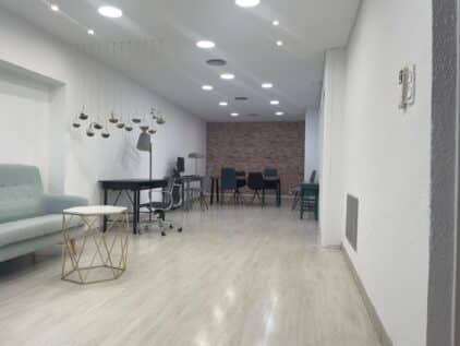 Interior local en alquiler, suelo de pergo, luces led en calle foratata 1, Zaragoza