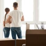 como funciona el alquiler con opcion a compra tenenieves zaragoza alquiler venta pareja mirando por la ventana cajas de mudanza